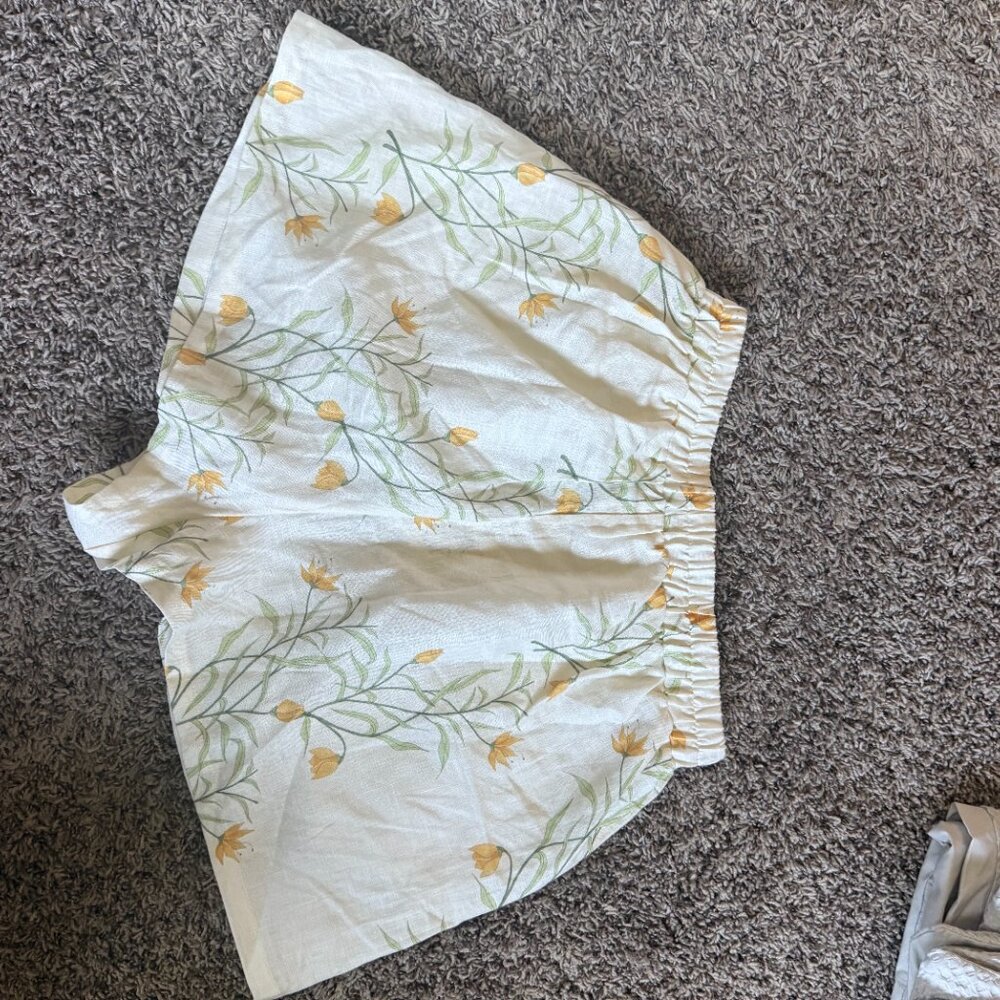 NWT VRG GRL Eliza Linen Shorts in Florette Size AUS 10, Medium - Picture 3 of 4